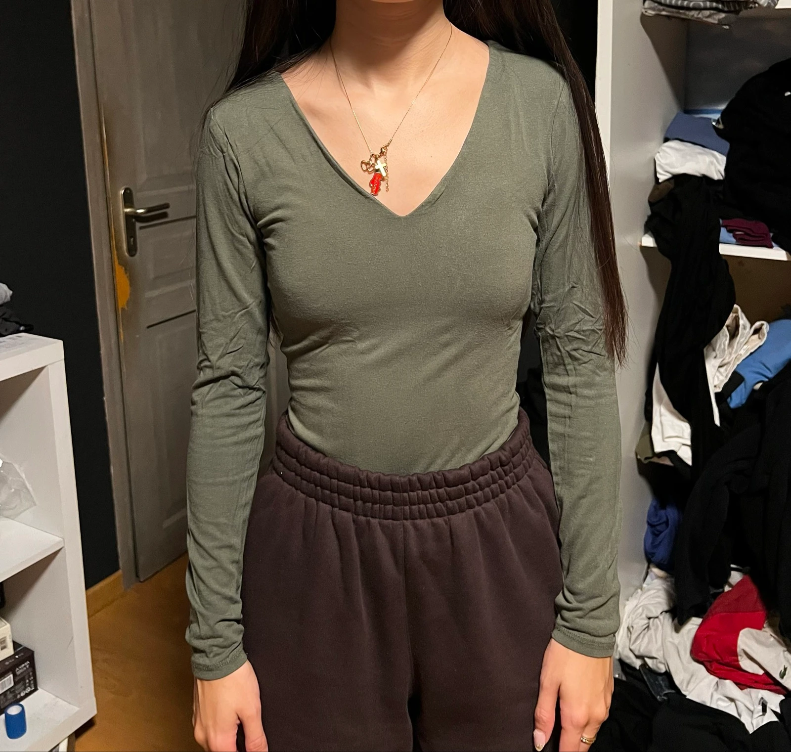 V-neck sweater – photo 2